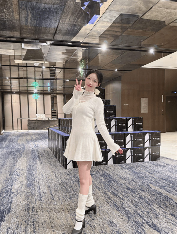 PS5 Pro堆成山！《剑星》开发商美女员工晒公司年终奖