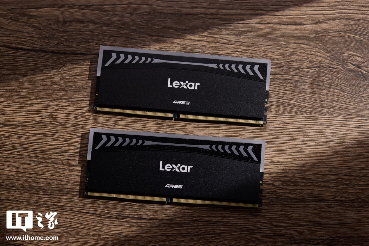 【IT之家开箱】雷克沙战神之翼 ARES RGB DDR5 6000 C26 内存图赏：黑白撞色，AMD 平台性能战神