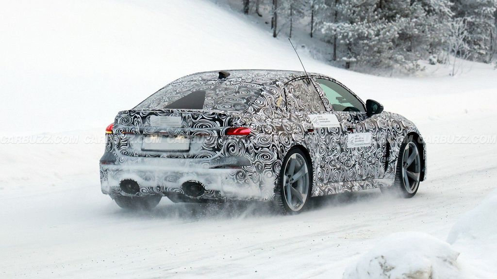 伪装难掩锋芒：新一代奥迪 RS5 Sportback 路测图首曝