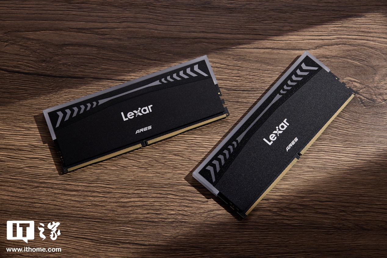 【IT之家开箱】雷克沙战神之翼 ARES RGB DDR5 6000 C26 内存图赏：黑白撞色，AMD 平台性能战神