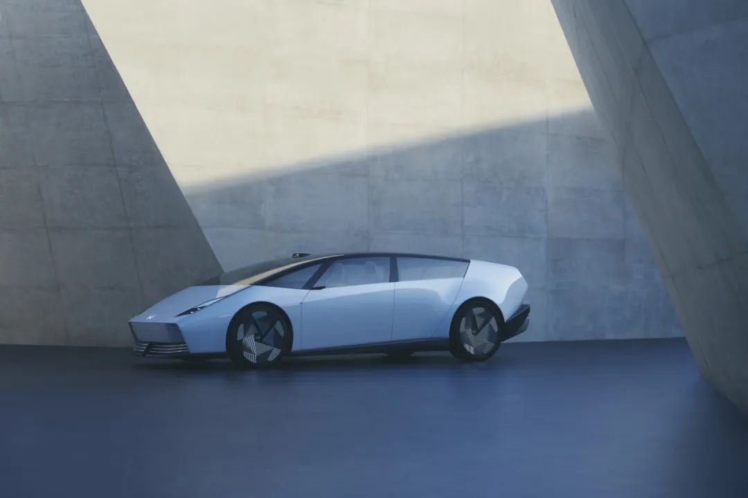 本田 Honda 0 两款原型车 CES 2025 首发亮相，搭载自研车载操作系统 ASIMO OS