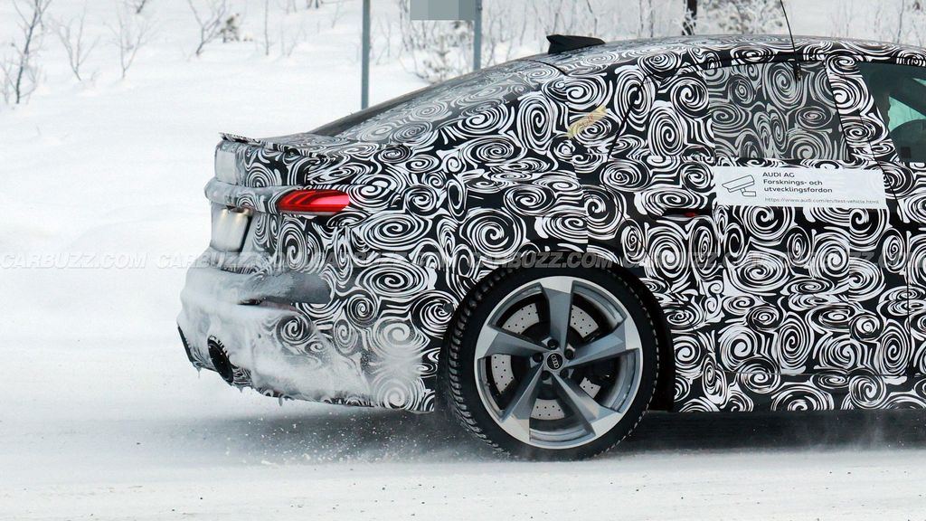 伪装难掩锋芒：新一代奥迪 RS5 Sportback 路测图首曝