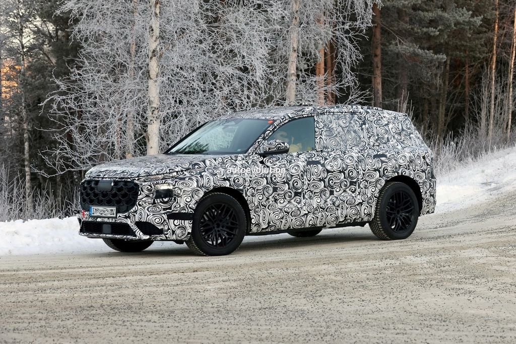 第三代奥迪 Q7 豪华七座 SUV 路测图曝光，隐藏式门把手
