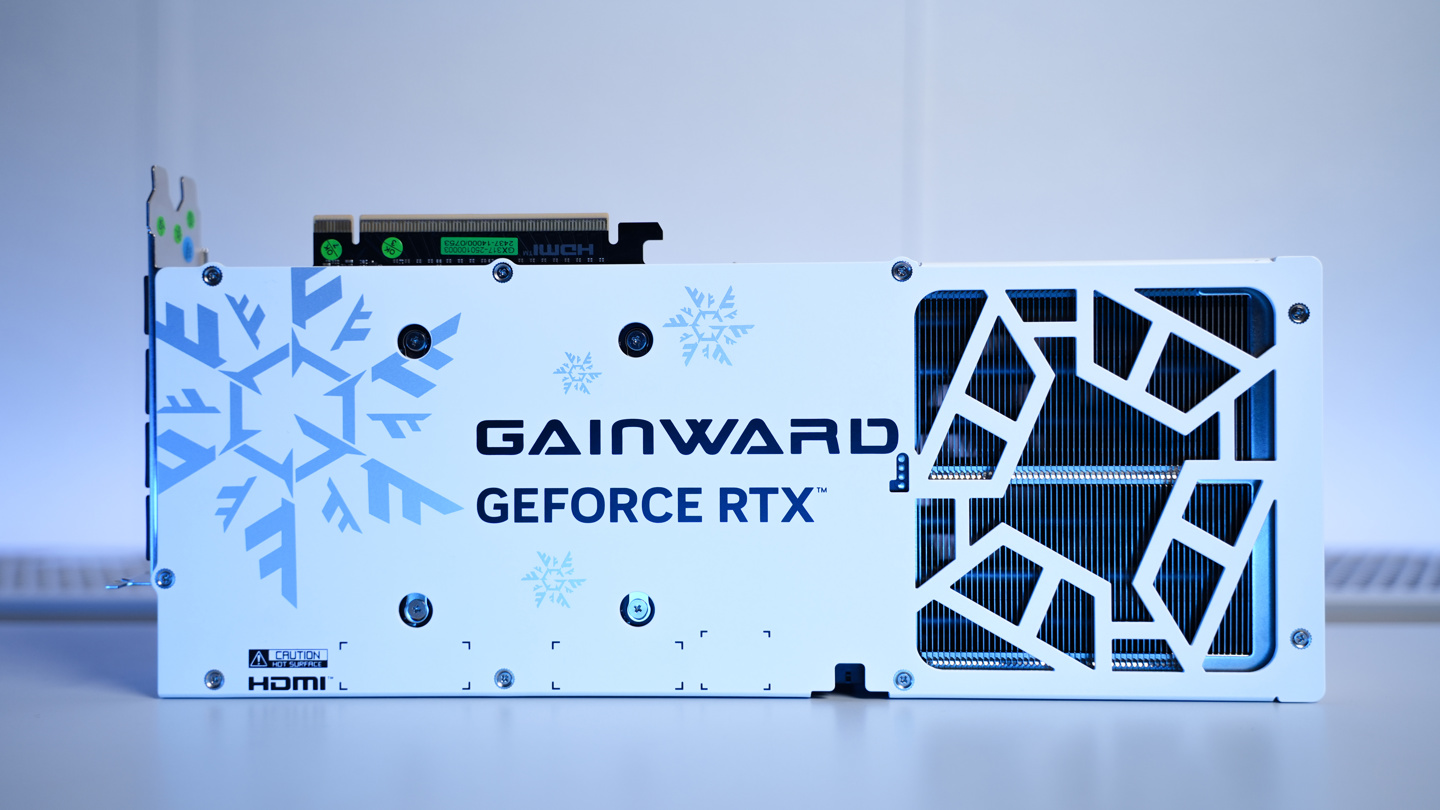 白色雪花主题，耕升展示 GeForce RTX 5090 D 踏雪显卡外观设计