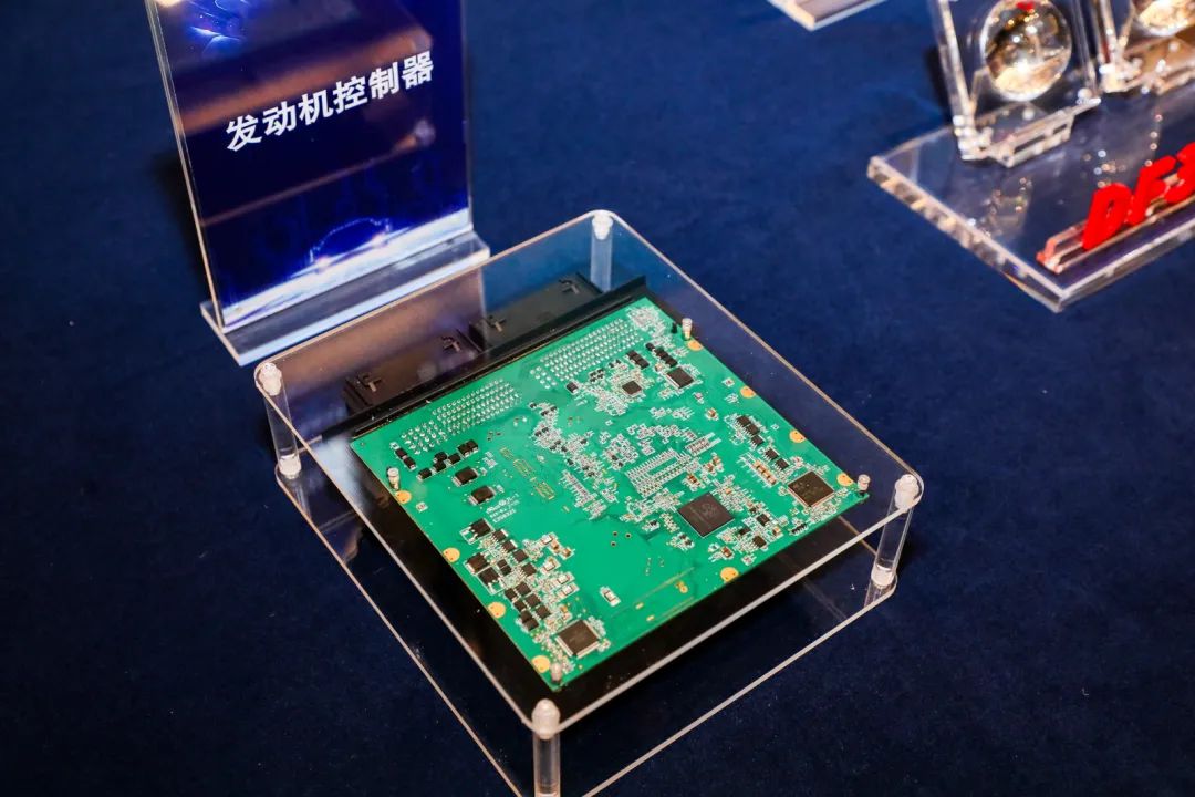 全国产化 RISC-V 车规级 MCU 芯片，烽火通信二进制半导体新品有望今年量产装车