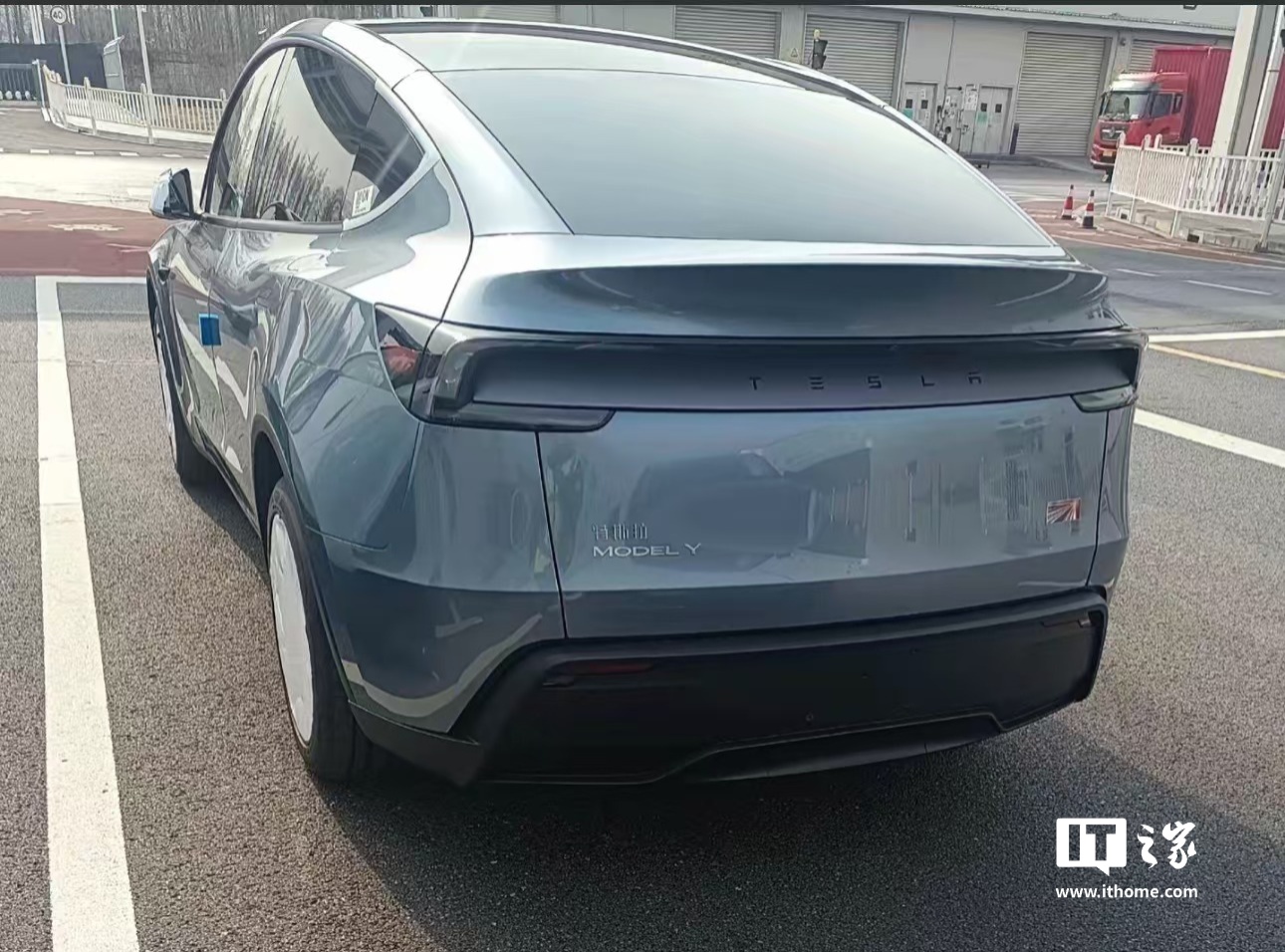 特斯拉新款 Model Y 后备箱采用分体式设计，可降低维修成本