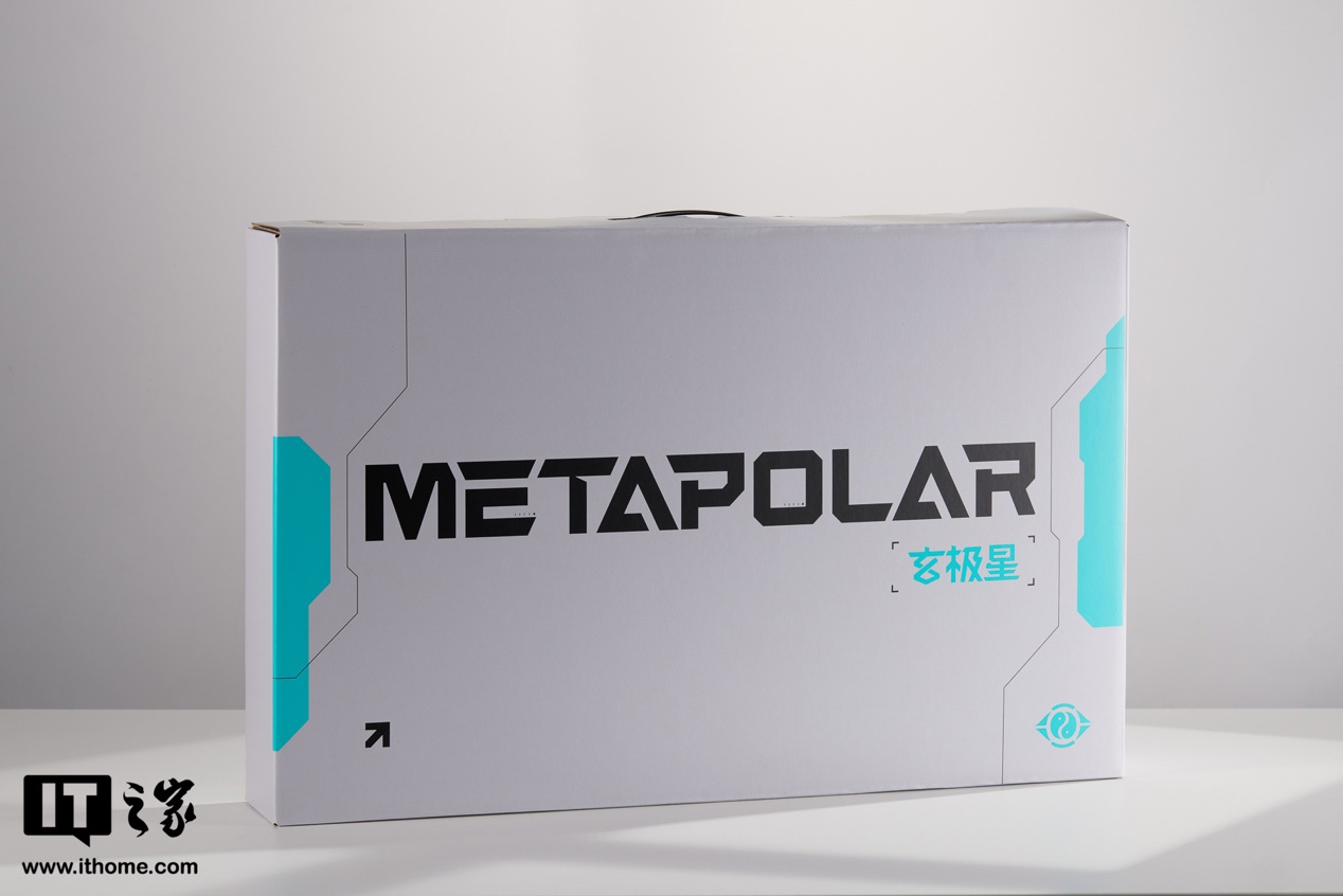【IT之家开箱】玄派玄极星 16 轻薄独显全能本图赏：银白金属机身，自带 RGB 尾灯