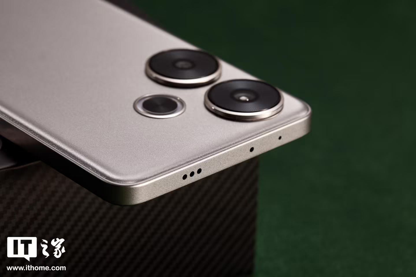 消息称小米 REDMI Turbo 4 Pro 手机搭载 7 字头电池，配 1.5K 新基材直屏及玻璃机身