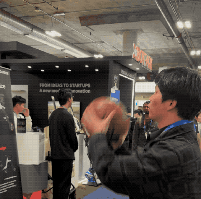 智能篮球训练机器人 Datic 1 亮相 CES 2025：AI 追踪 + 自动回传，售价 1000 美元