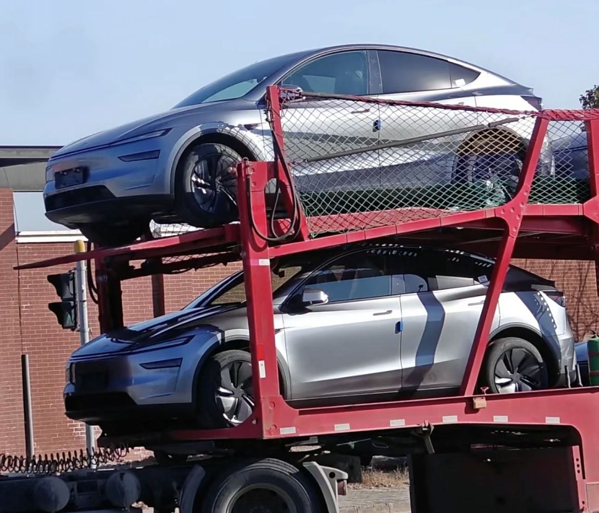 新款特斯拉 Model Y 实车再曝光：保留转向灯拨杆