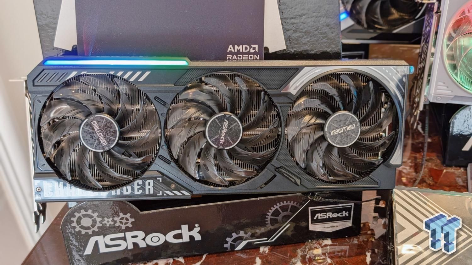 华擎首发 RX 9070 Challenger / Steel Legend 显卡，RGB 炫酷灯效