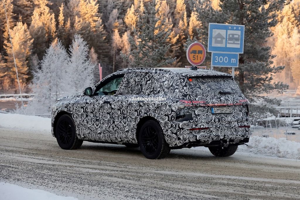 第三代奥迪 Q7 豪华七座 SUV 路测图曝光，隐藏式门把手