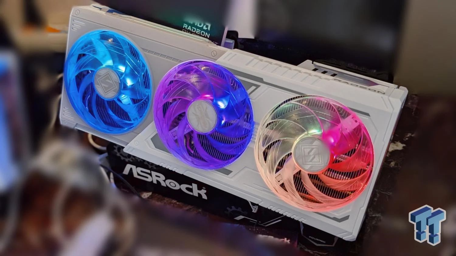 华擎首发 RX 9070 Challenger / Steel Legend 显卡，RGB 炫酷灯效