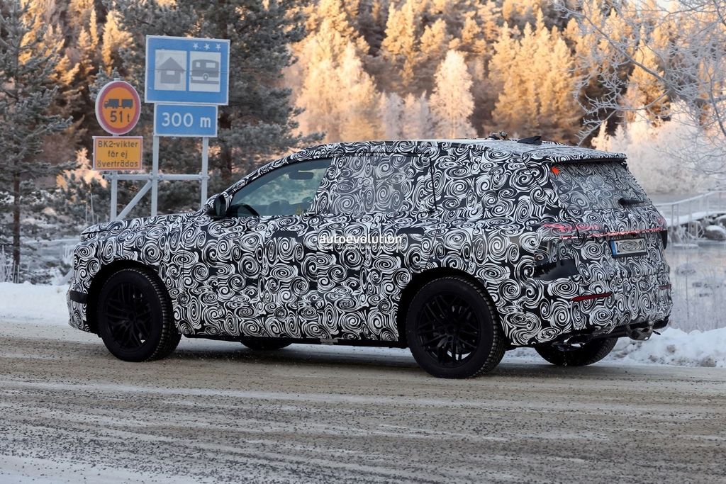 第三代奥迪 Q7 豪华七座 SUV 路测图曝光，隐藏式门把手