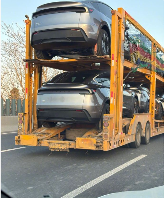 特斯拉新款 Model Y 后备箱采用分体式设计，可降低维修成本