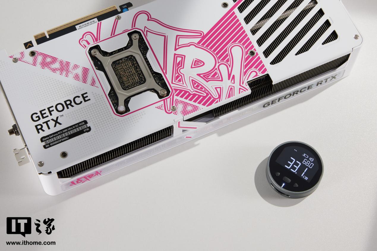 【IT之家开箱】七彩虹 iGame GeForce RTX 5080 Ultra W OC 16GB 显卡图赏：嘻哈风格独树一帜