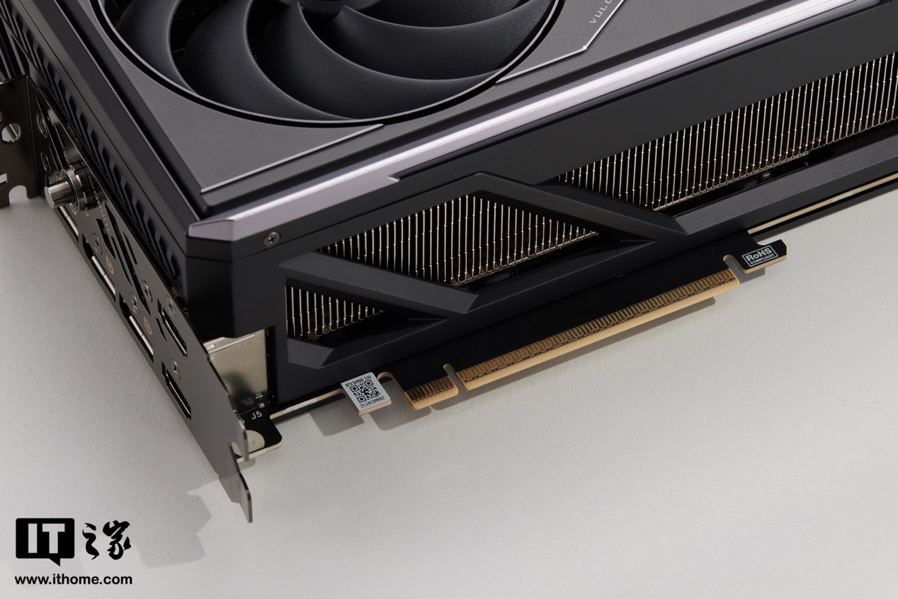 【IT之家评测室】七彩虹 iGame GeForce RTX 5090 D Vulcan OC 32GB 火神显卡评测：游戏玩家的神，DLSS 4 颠覆游戏性能体验