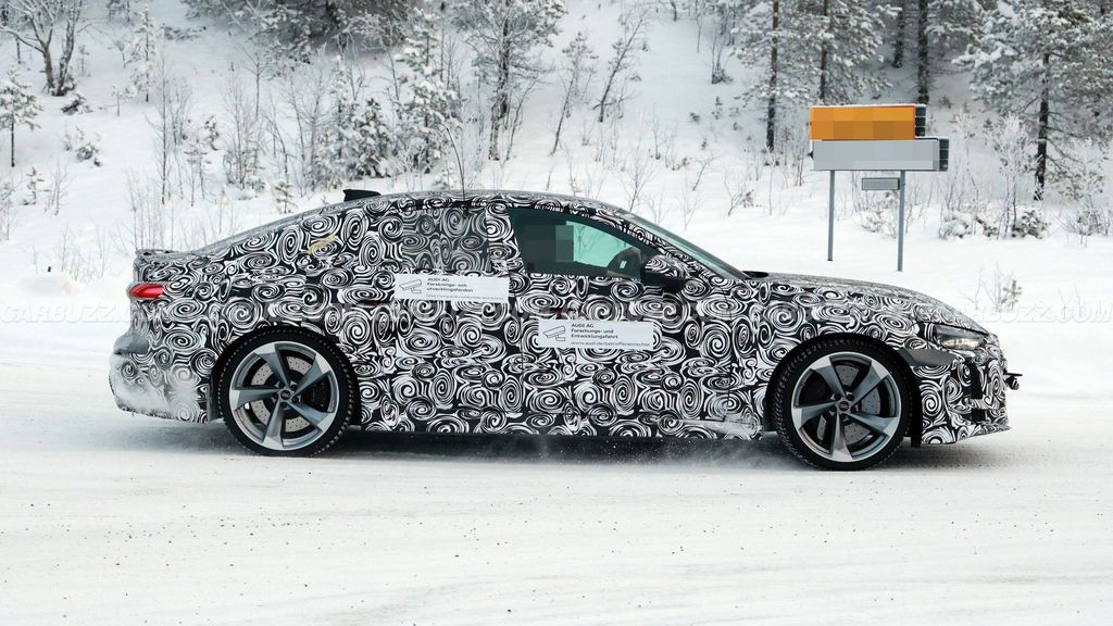 伪装难掩锋芒：新一代奥迪 RS5 Sportback 路测图首曝