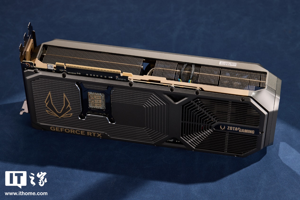 【IT之家开箱】索泰 GeForce RTX 5070 Ti 16GB AMP EXTREME INFINITY 显卡图赏：黑金性能战神，延续无限镜设计