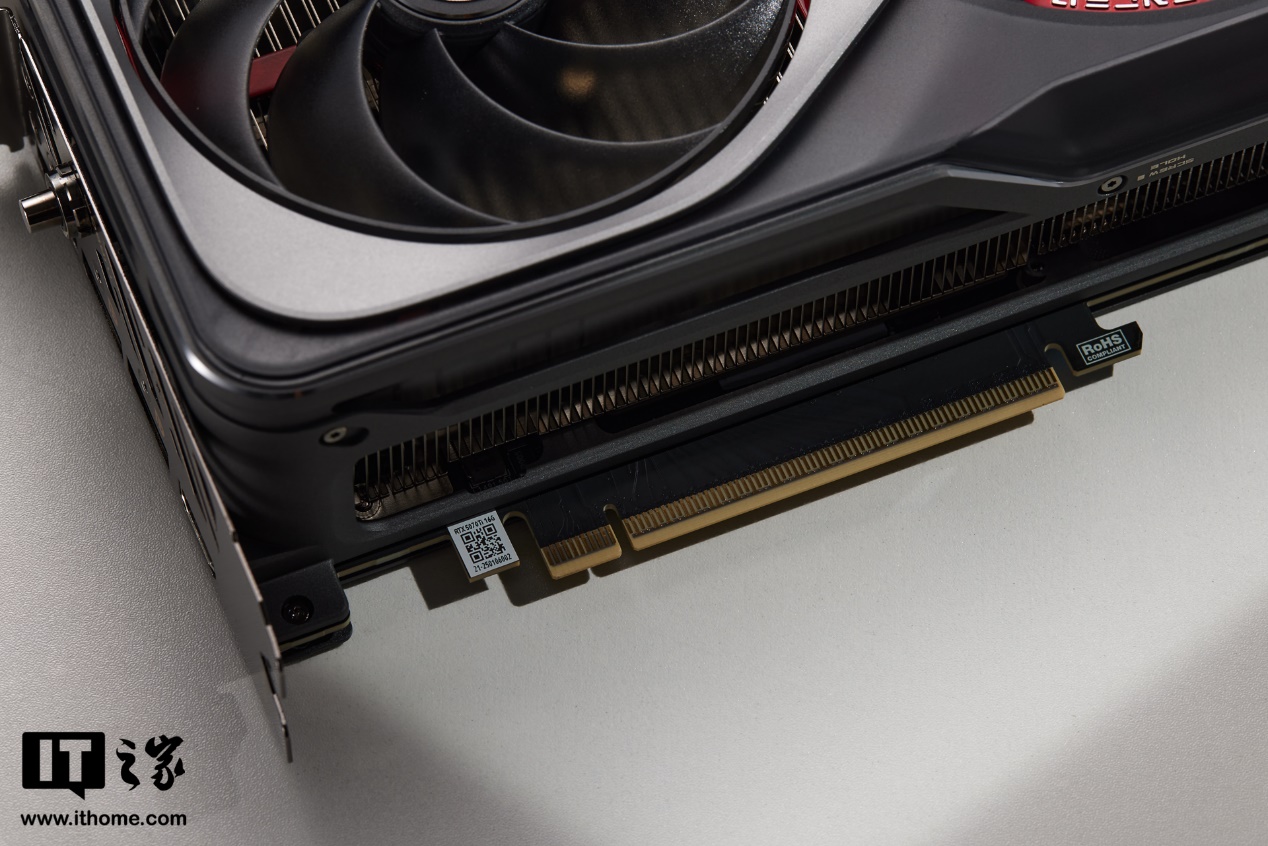 【IT之家评测室】七彩虹 iGame GeForce RTX 5070 Ti Advanced OC 16GB 显卡评测：赛博科幻风设计，轻松驾驭 4K 光追游戏