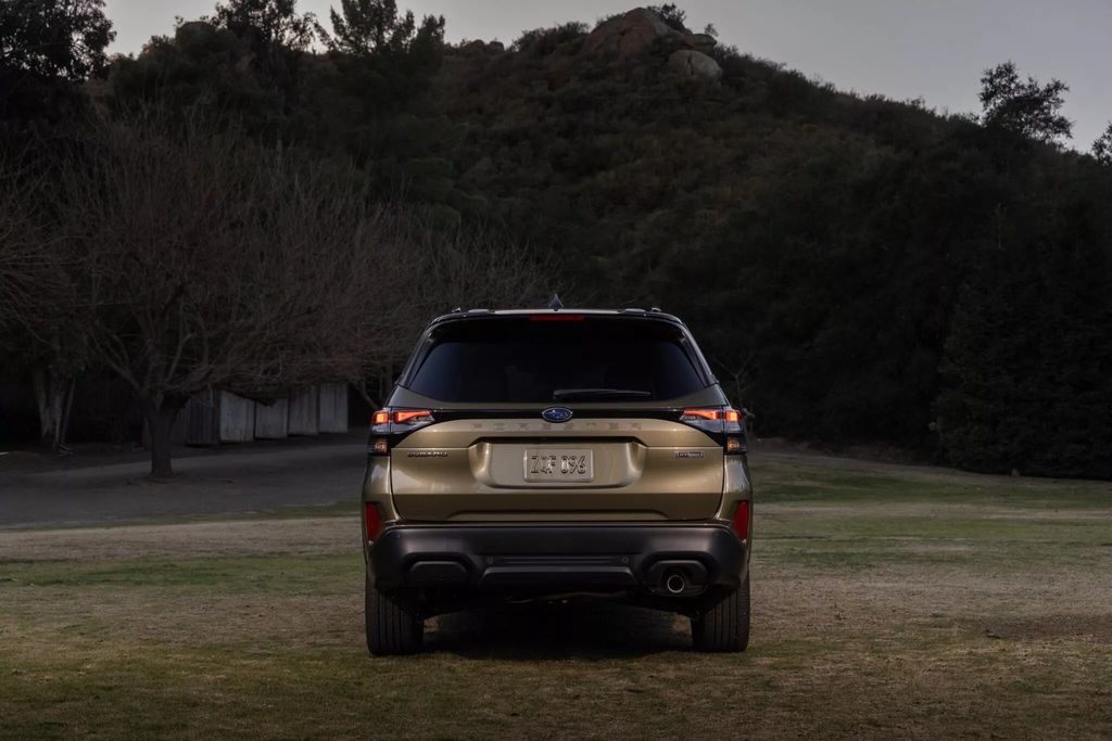 斯巴鲁 FORESTER 森林人混动版和 Wilderness 越野版 SUV 登场