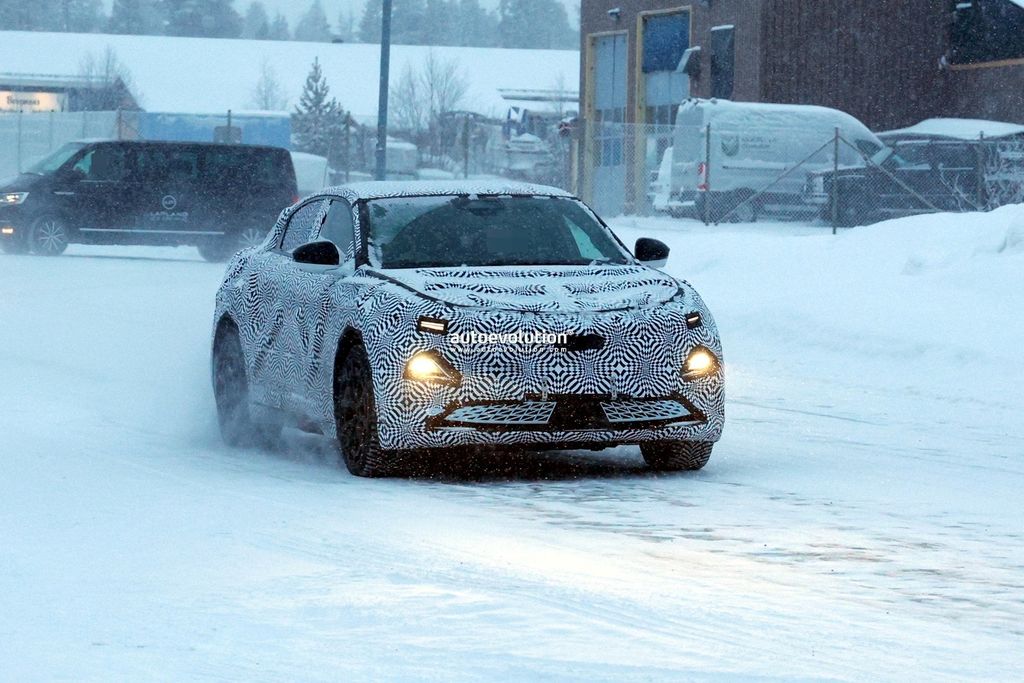 雷诺 Alpine A390 纯电轿跑路测图曝光：WLTP 工况预估续航 625 公里