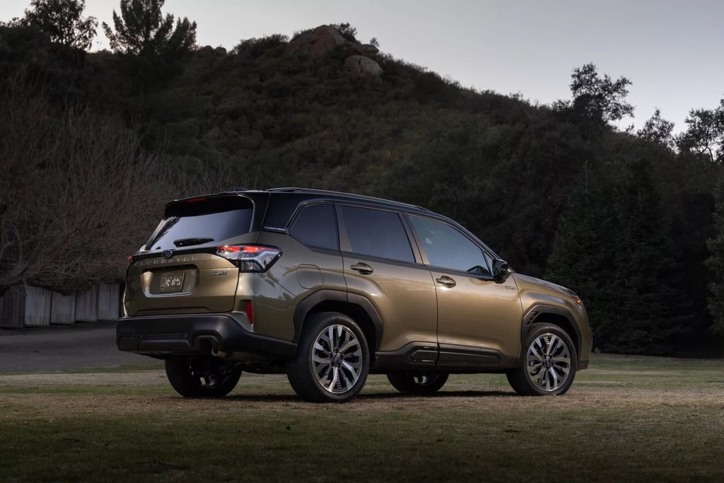 斯巴鲁 FORESTER 森林人混动版和 Wilderness 越野版 SUV 登场