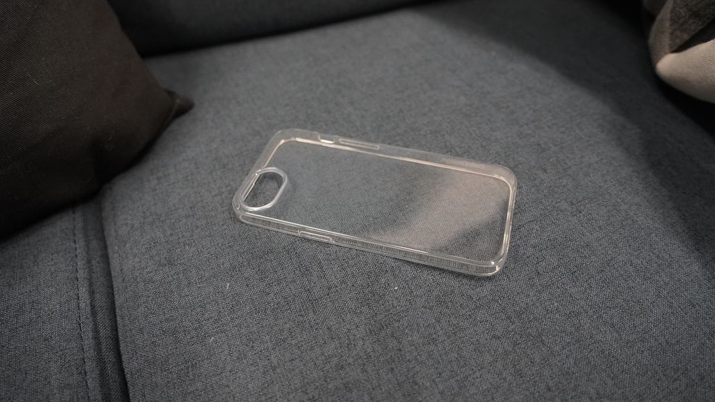 苹果 iPhone SE 4 手机壳曝光：单摄方案，尺寸差异恐不兼容 iPhone 14 手机壳