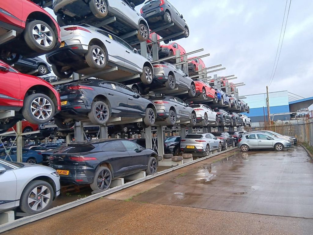 捷豹 I-Pace 电动 SUV 的悲惨结局：电池问题难解，报废场成归宿