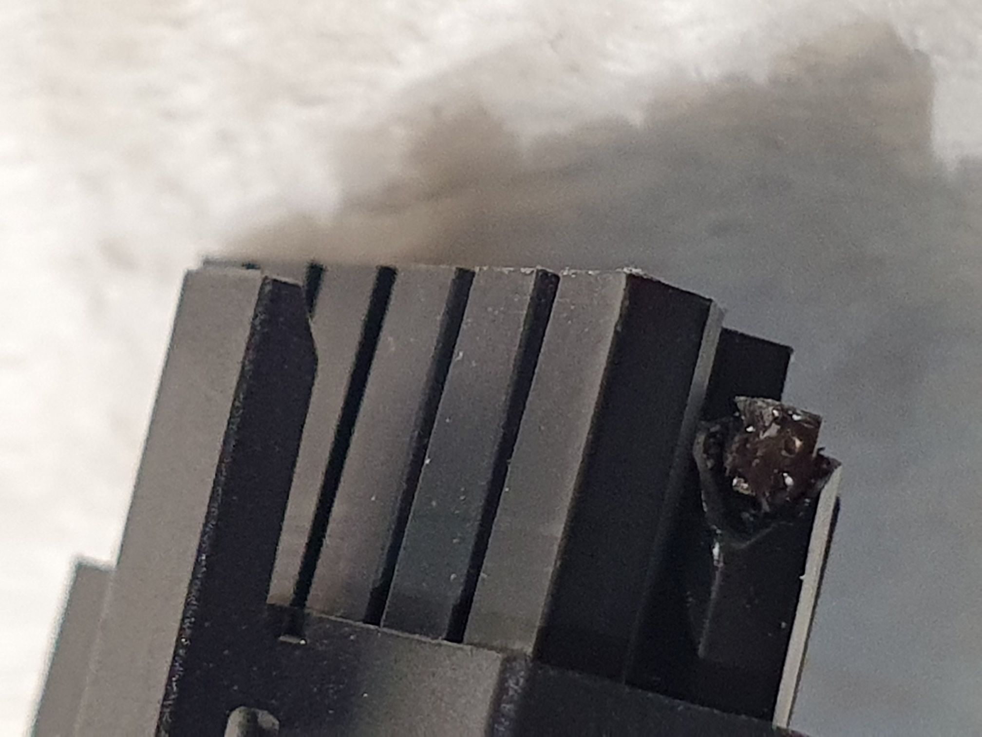 功能正常≠线材完好：外媒稳定使用两年后发现 12VHPWR 端子塑料已有熔毁