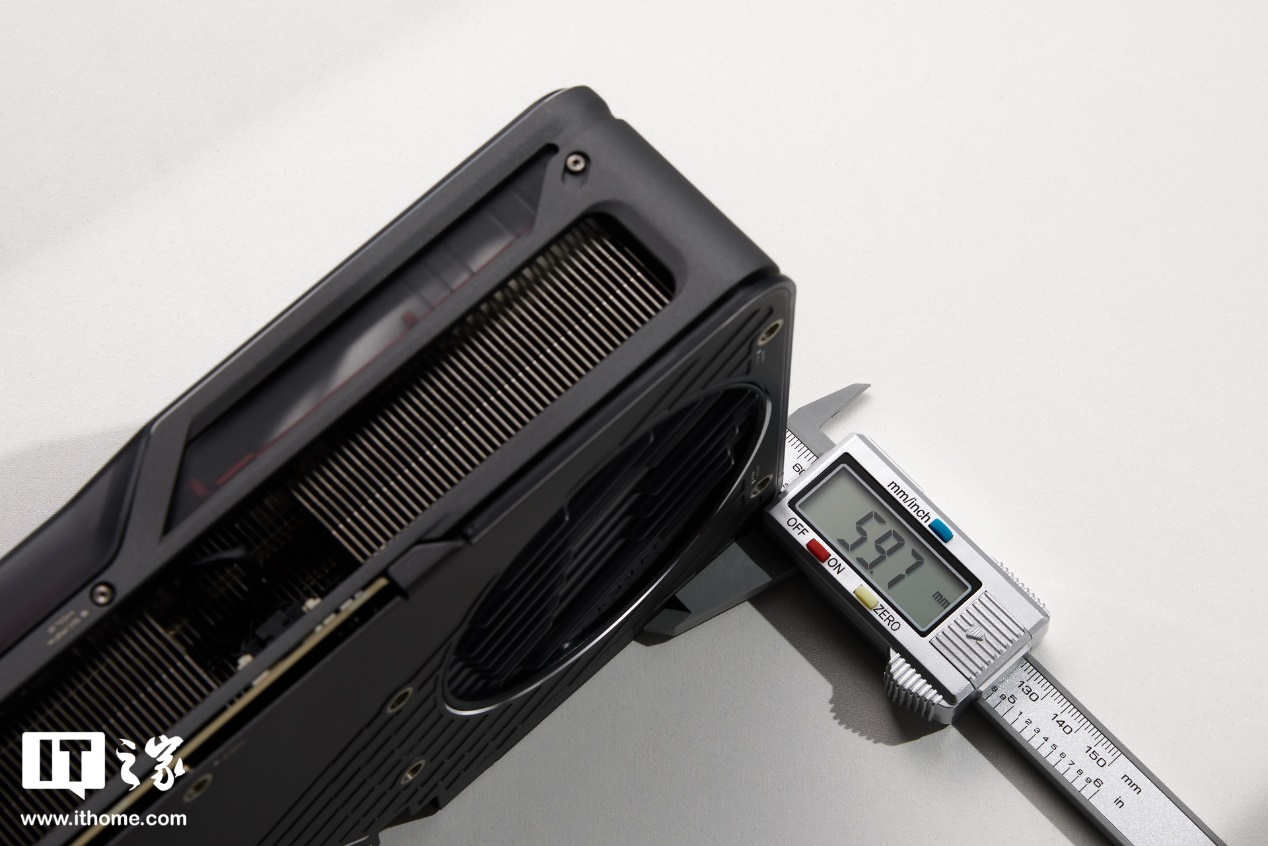 【IT之家评测室】七彩虹 iGame GeForce RTX 5070 Ti Advanced OC 16GB 显卡评测：赛博科幻风设计，轻松驾驭 4K 光追游戏