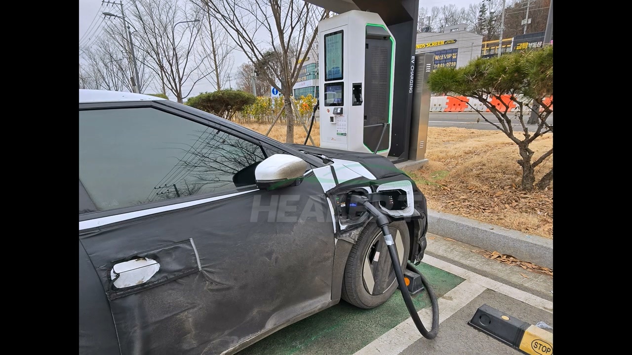起亚加速电动化布局，纯电轿跑 EV4 原型曝光