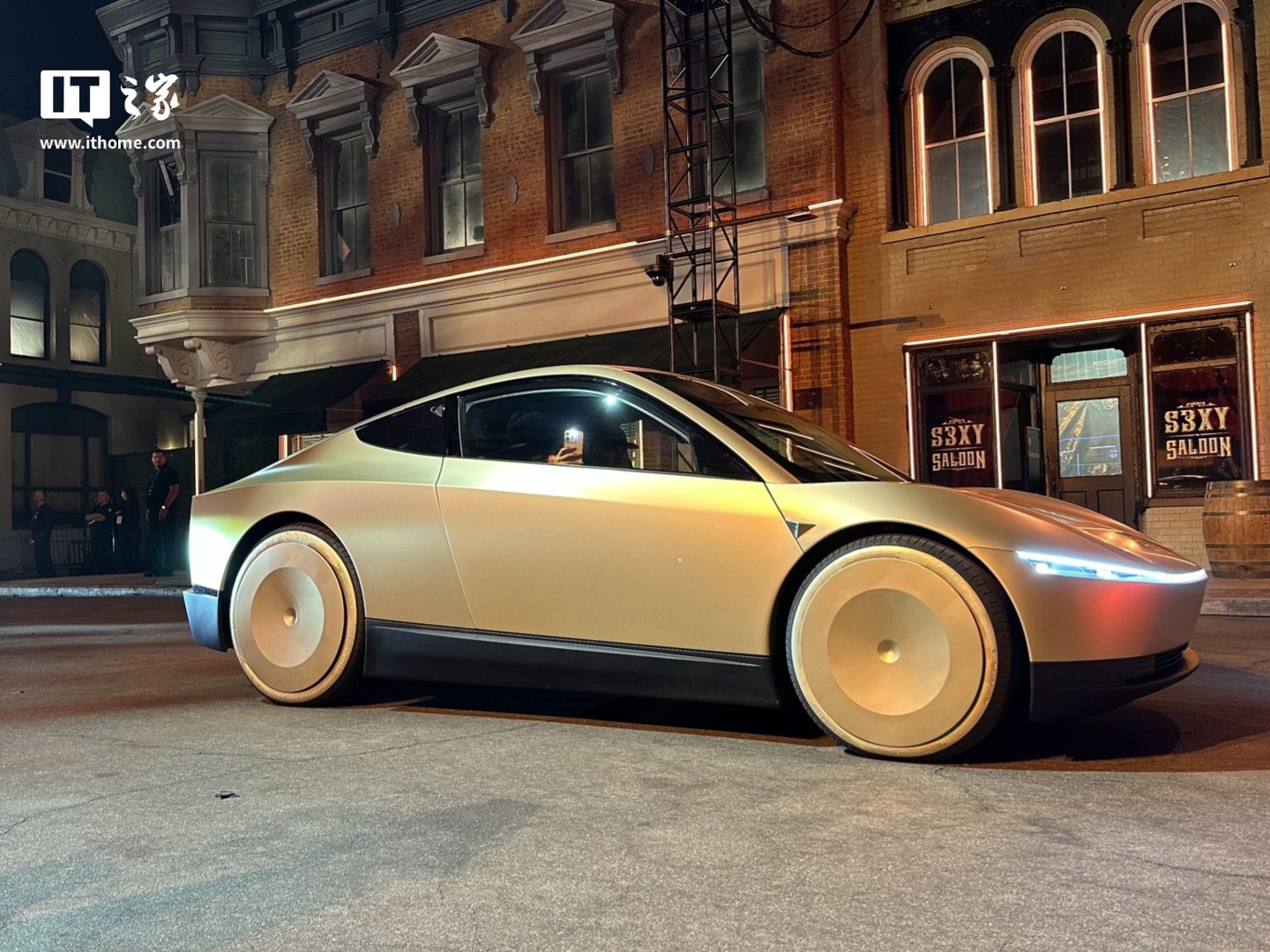 特斯拉确认 Cybercab 可在美国实现“长途自动驾驶”，帮助乘客公路旅行 / 跨州出行