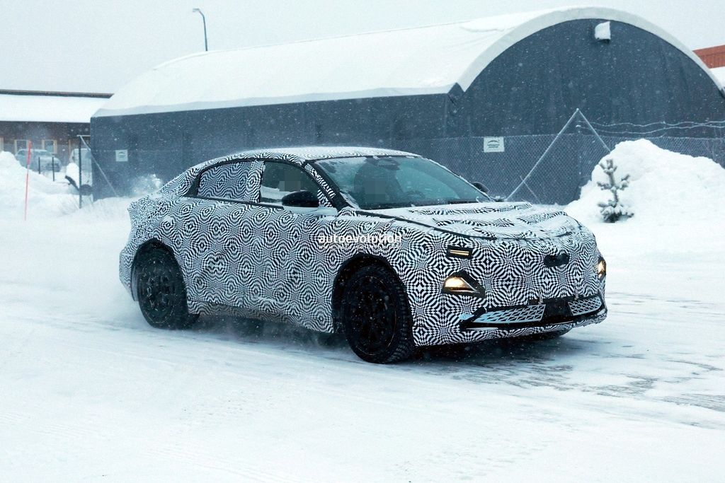 雷诺 Alpine A390 纯电轿跑路测图曝光：WLTP 工况预估续航 625 公里