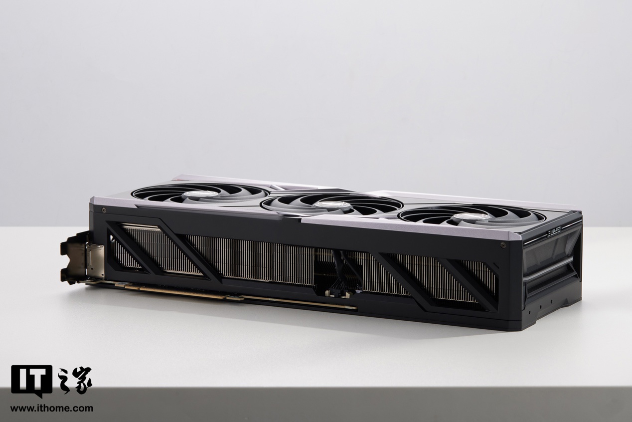 七彩虹 iGame GeForce RTX 5090 D Vulcan OC 32GB 火神显卡上架，23499 元