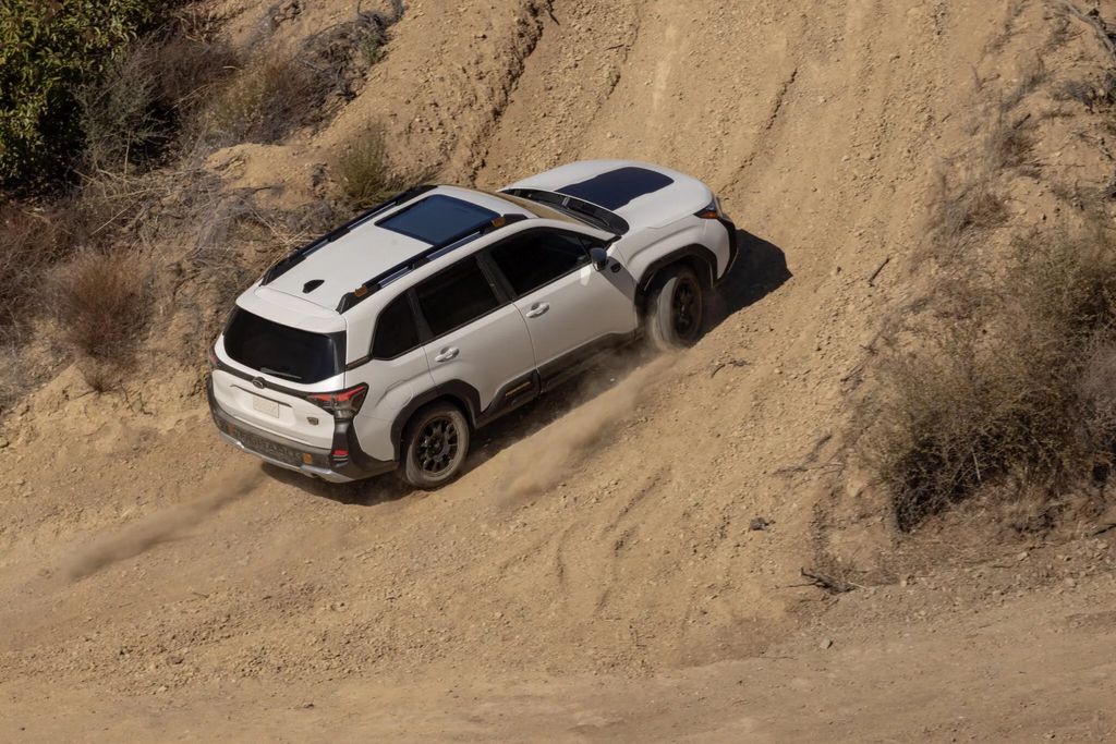 斯巴鲁 FORESTER 森林人混动版和 Wilderness 越野版 SUV 登场
