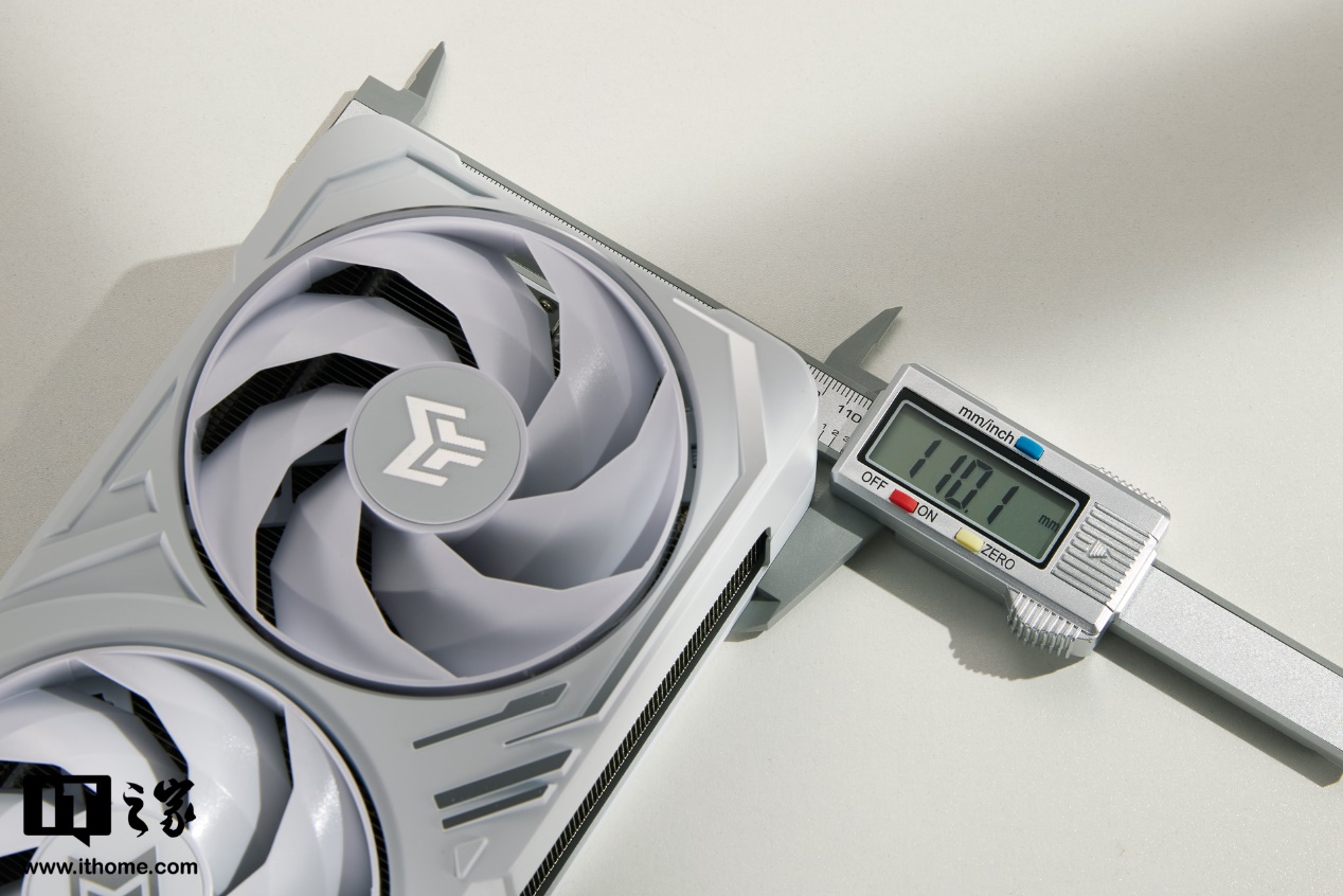 【IT之家评测室】影驰 GeForce RTX 5070 Ti 金属大师白金版 OC 显卡评测：新一代 4K 游戏甜品卡