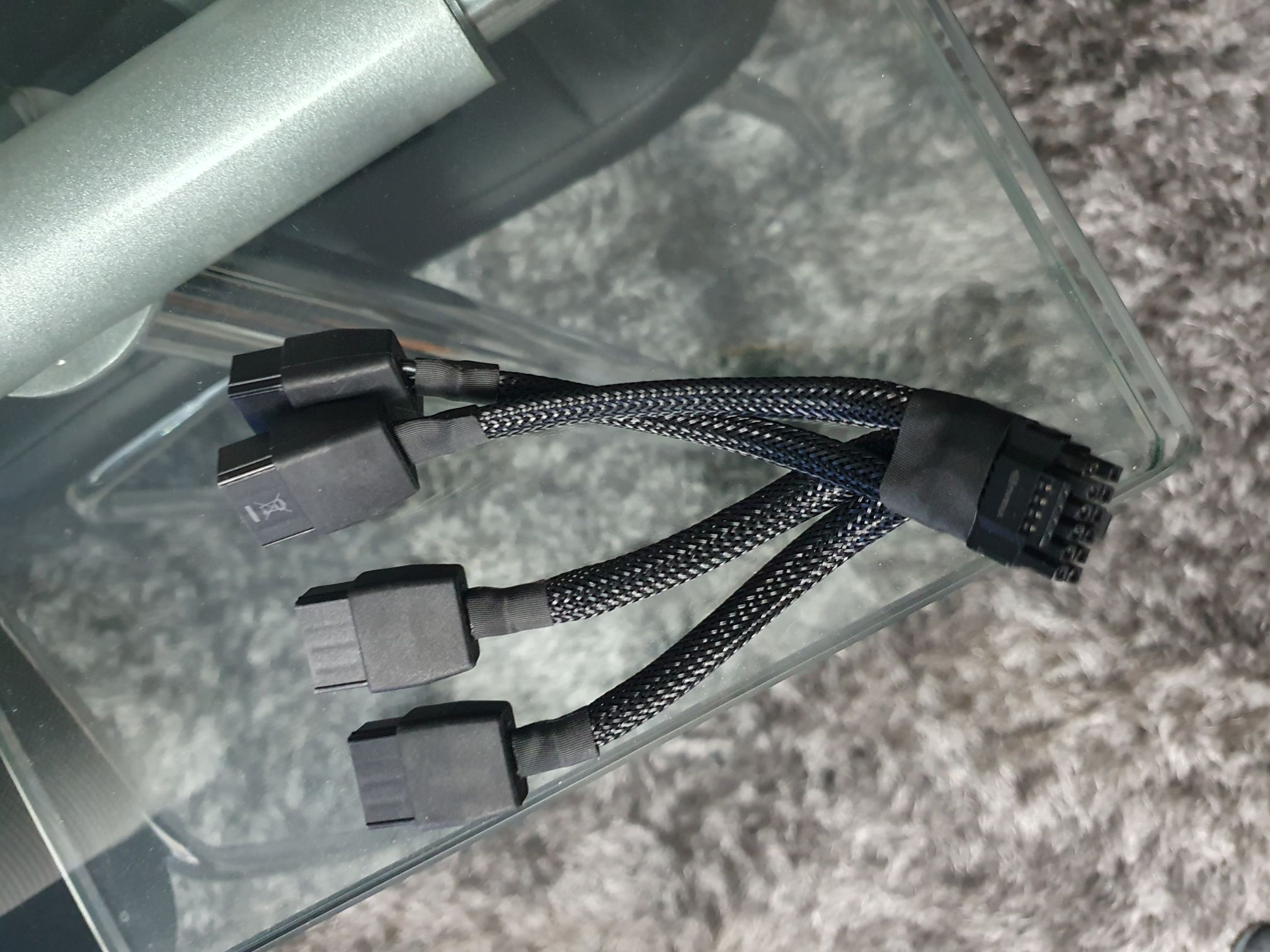 功能正常≠线材完好：外媒稳定使用两年后发现 12VHPWR 端子塑料已有熔毁