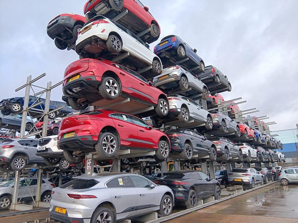 捷豹 I-Pace 电动 SUV 的悲惨结局：电池问题难解，报废场成归宿