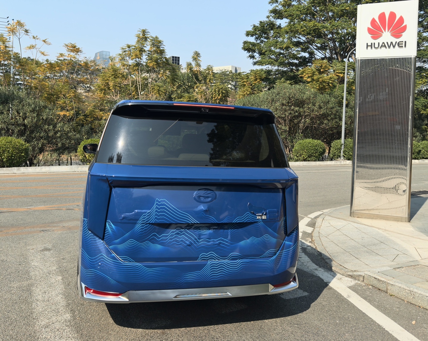 广汽、华为 GH 项目首款车型谍照曝光：名为“向往”的 MPV