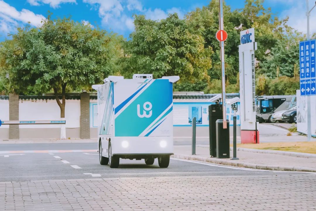 文远知行全新无人物流车 Robovan W5 发布，宣称“无人配送新物种”