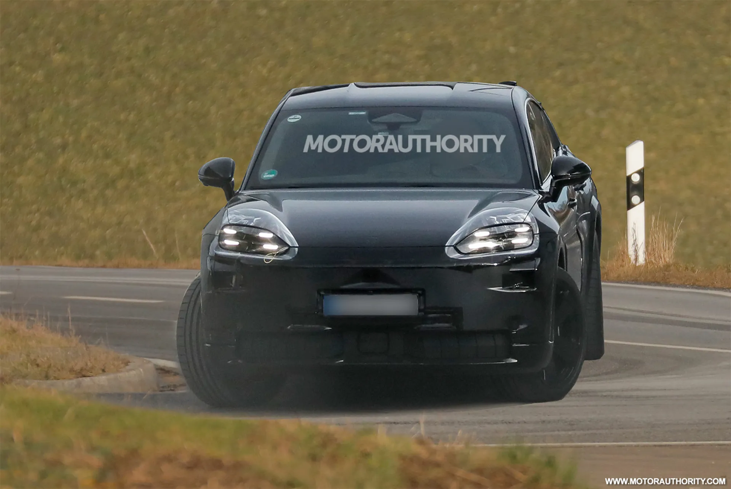 保时捷卡宴 Coupe EV 谍照首曝：有望搭载四电机系统