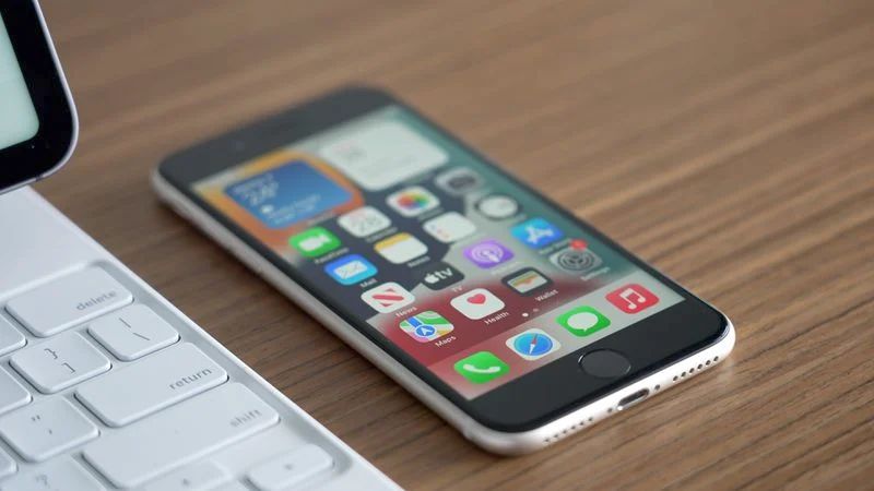 苹果 iPhone 屏幕迈入 6.x 英寸时代，不再销售“小屏”智能手机