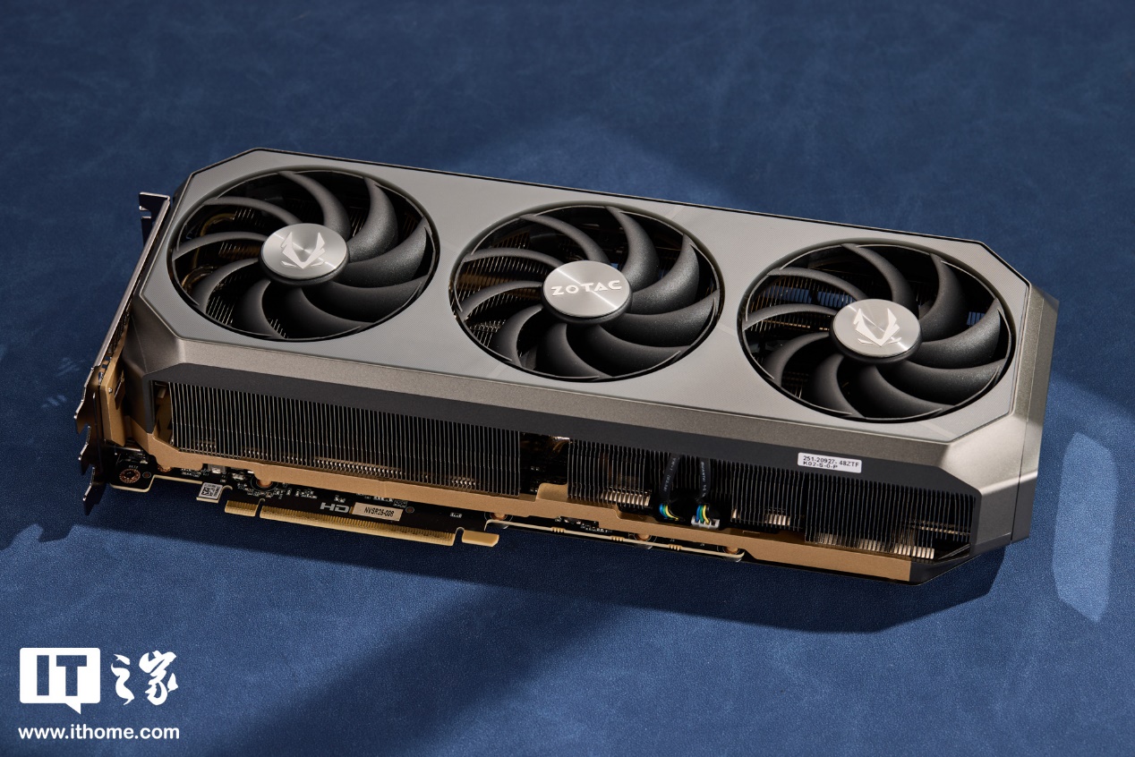 【IT之家开箱】索泰 GeForce RTX 5070 Ti 16GB AMP EXTREME INFINITY 显卡图赏：黑金性能战神，延续无限镜设计