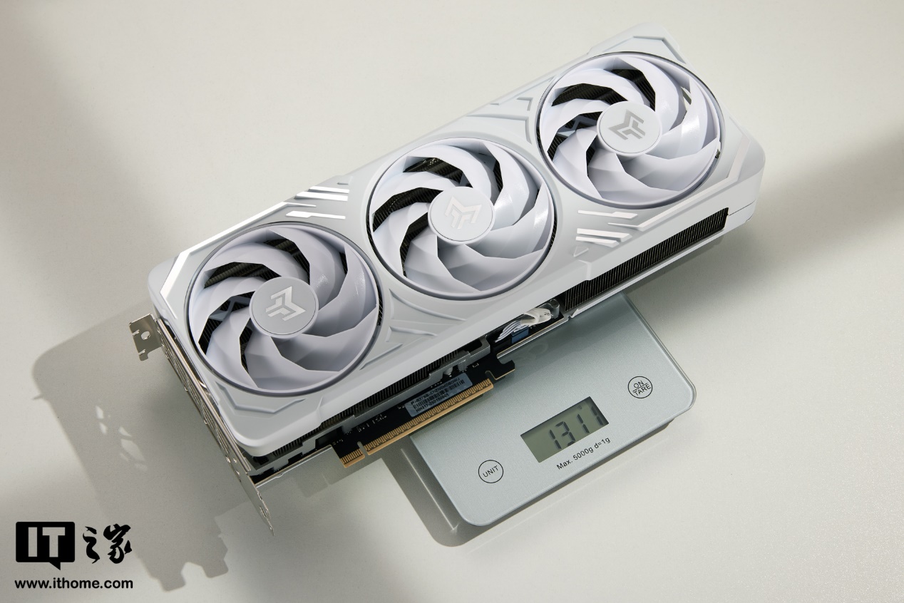 【IT之家评测室】影驰 GeForce RTX 5070 Ti 金属大师白金版 OC 显卡评测：新一代 4K 游戏甜品卡