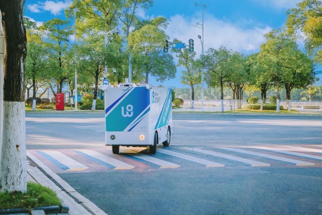文远知行全新无人物流车 Robovan W5 发布，宣称“无人配送新物种”