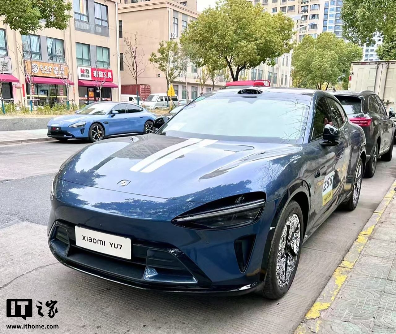 小米 YU7 高清实车特写照片曝光：风道数量众多，运动氛围拉满