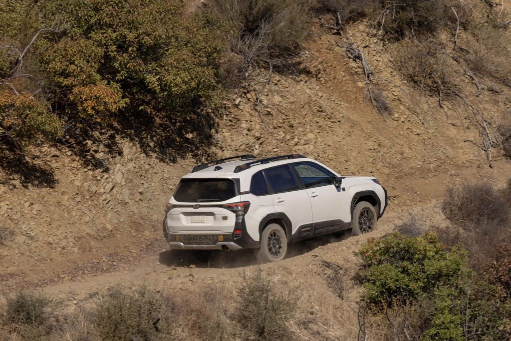 斯巴鲁 FORESTER 森林人混动版和 Wilderness 越野版 SUV 登场