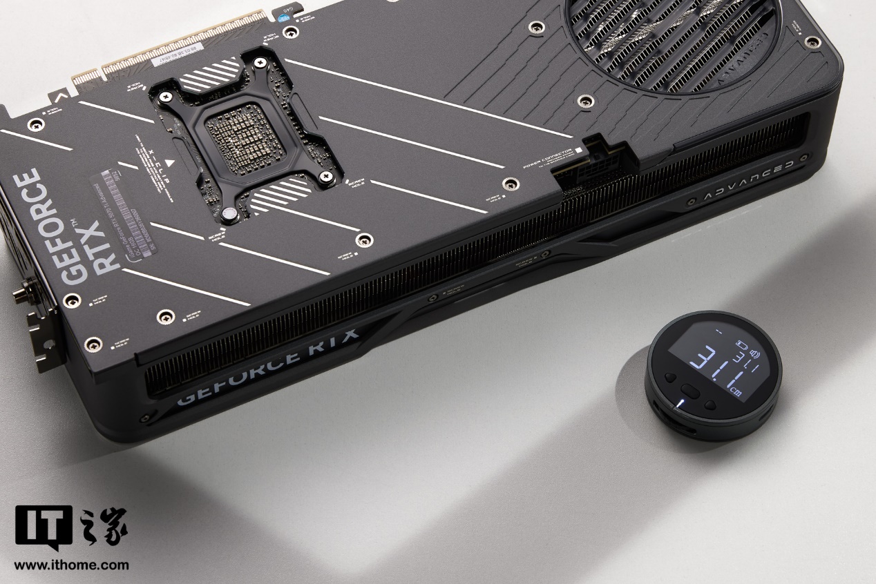【IT之家开箱】iGame GeForce RTX 5070 Ti Advanced OC 16GB 显卡图赏：科幻美学加持，显卡中的“超新星”