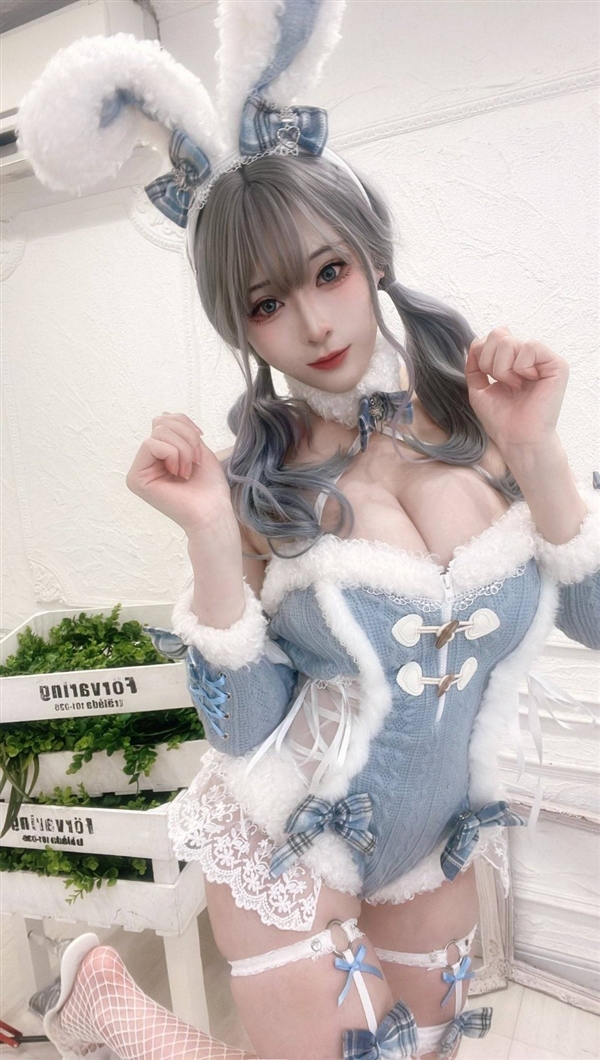 日本美女Cos《星刃》女主伊芙：还原度高